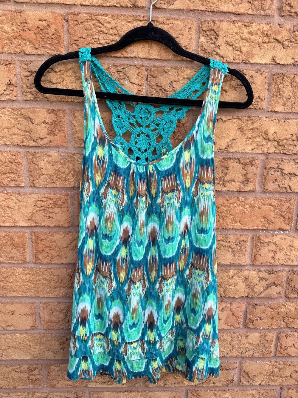💫10/$25 • Pure Alfred Sung Crochet-Back Printed Tank Top in Teal and Turquoise